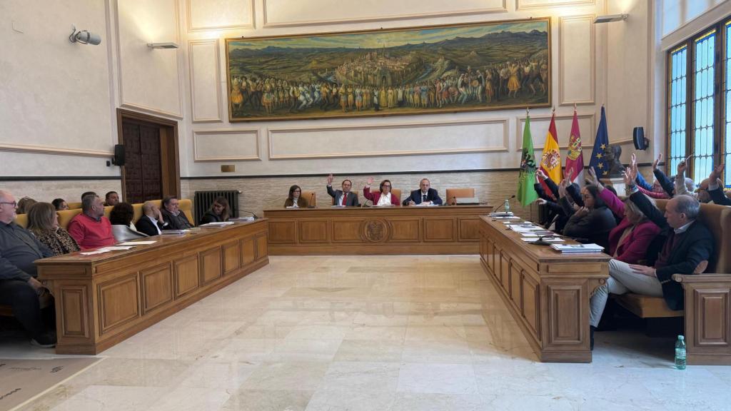 Momento de la votación del presupuesto 2026 en el Pleno.