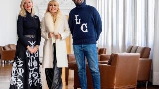 La concejala de Educación y Cultura, Irene Carvajal; la presidenta de la Academia, Cayetana Guillén-Cuervo, y el director del Calderón, José María Esbec