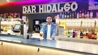 Raúl Gómez Bayón en su Bar El Hidalgo de La Seca