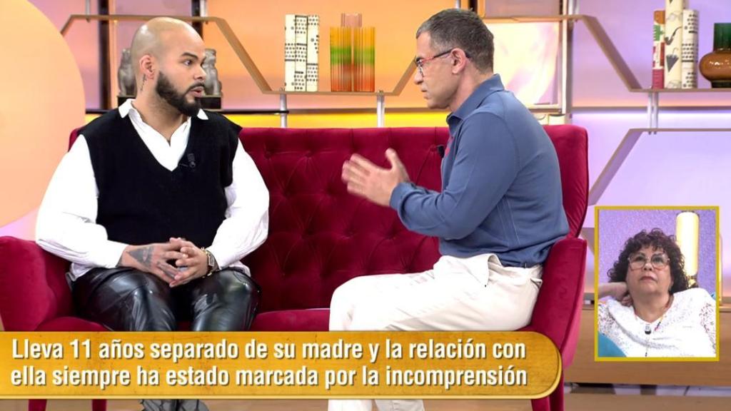 Jorge Javier Vázquez y Ángel, un invitado de 'El diario' este lunes.