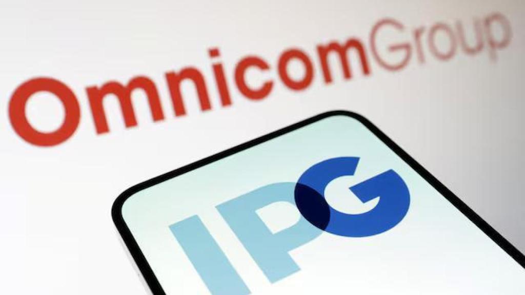 Logos de Omnicom Group e Interpublic Group en una ilustración.