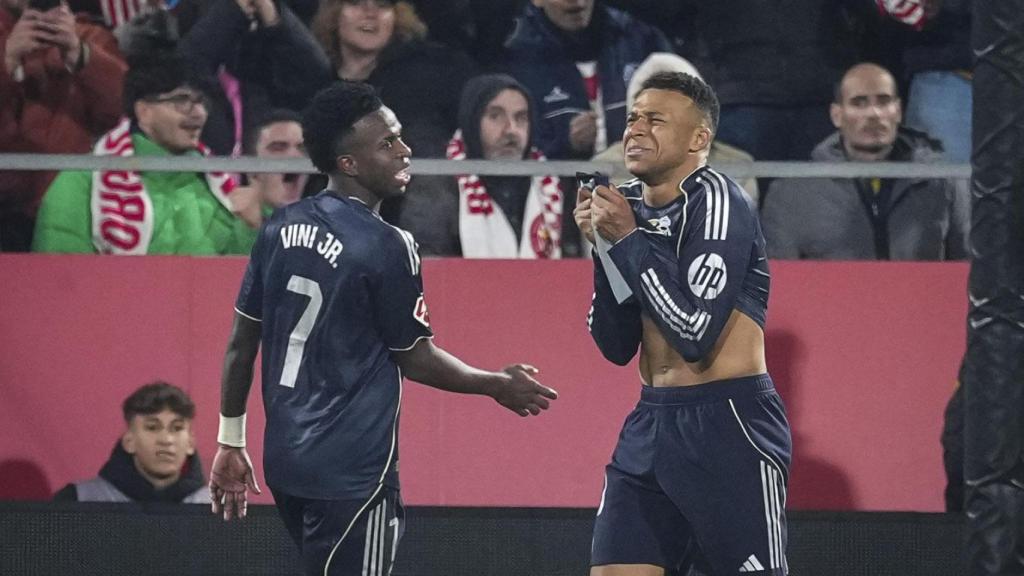 Mbappé se lamenta por haber fallado una ocasión ante el Girona.