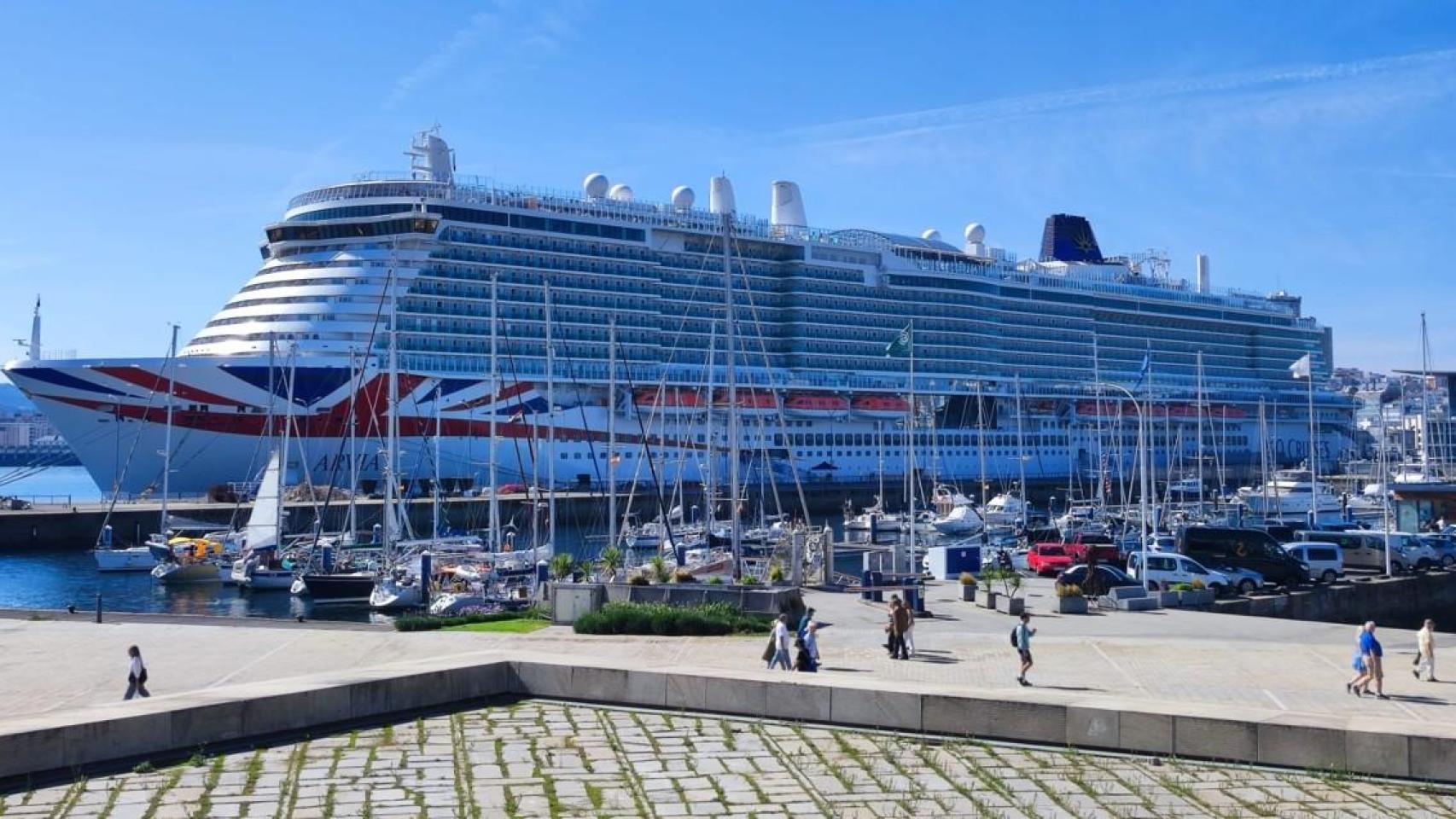 Un crucero de gran capacidad en el muelle de Trasatlánticos de A Coruña.