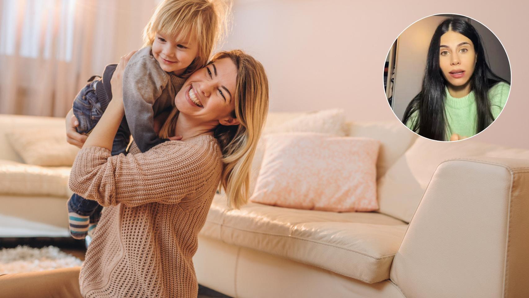 Una madre feliz con su hijo en brazos y la abogada Carmen Núñez.