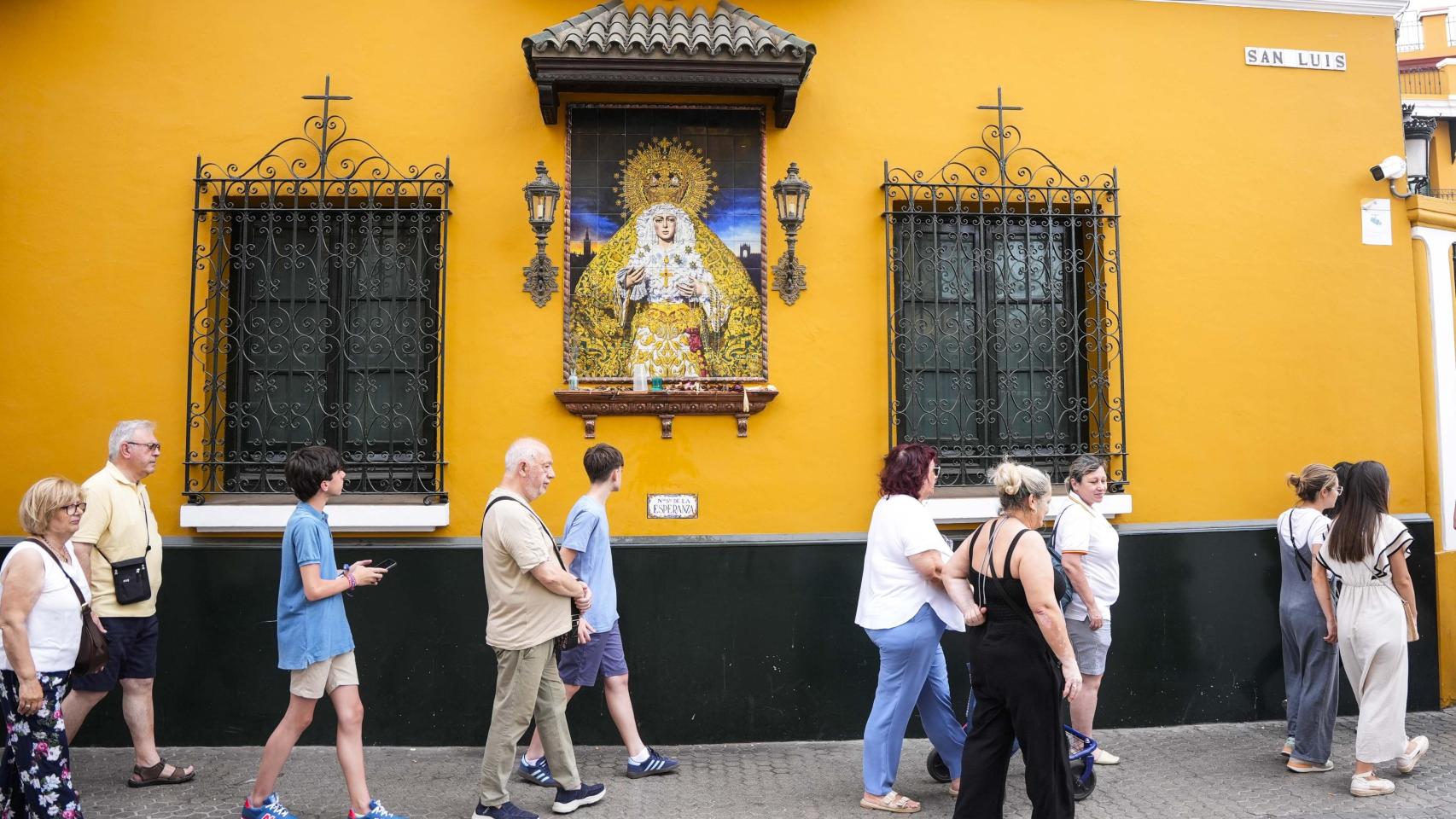 Imágenes de devotos de la Macarena.