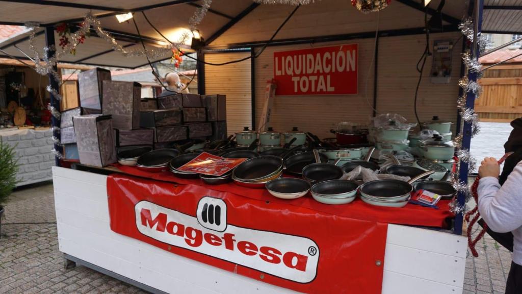 Puesto de sartenes en el Mercado Navideño