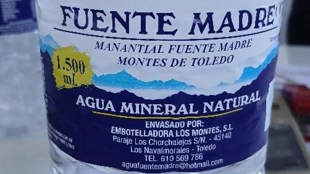 Imagen de una botella de agua Fuente Madre ofrecida por al Aesan en su alerta.