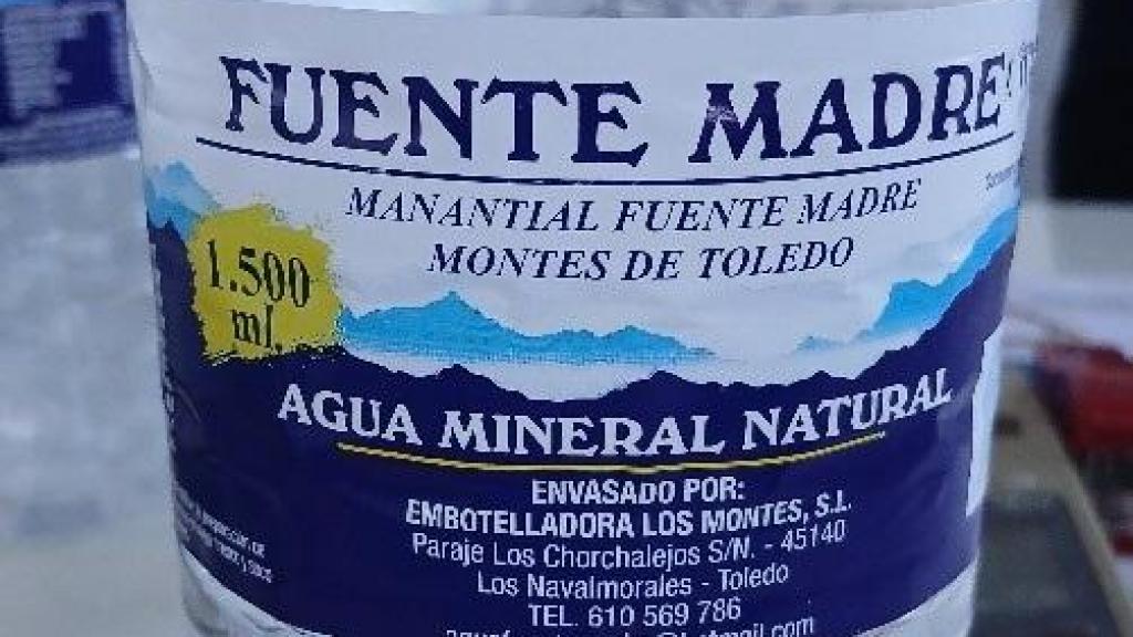 Imagen de una botella de agua Fuente Madre ofrecida por al Aesan en su alerta.