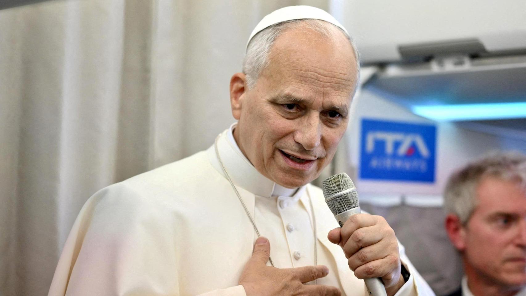 El papa León XIV durante la ceremonia de despedida antes de partir del Aeropuerto Internacional de Beirut al final de su viaje apostólico en Líbano.