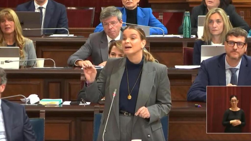 La presidenta del Govern balear, Marga Prohens, este martes en el Parlament.