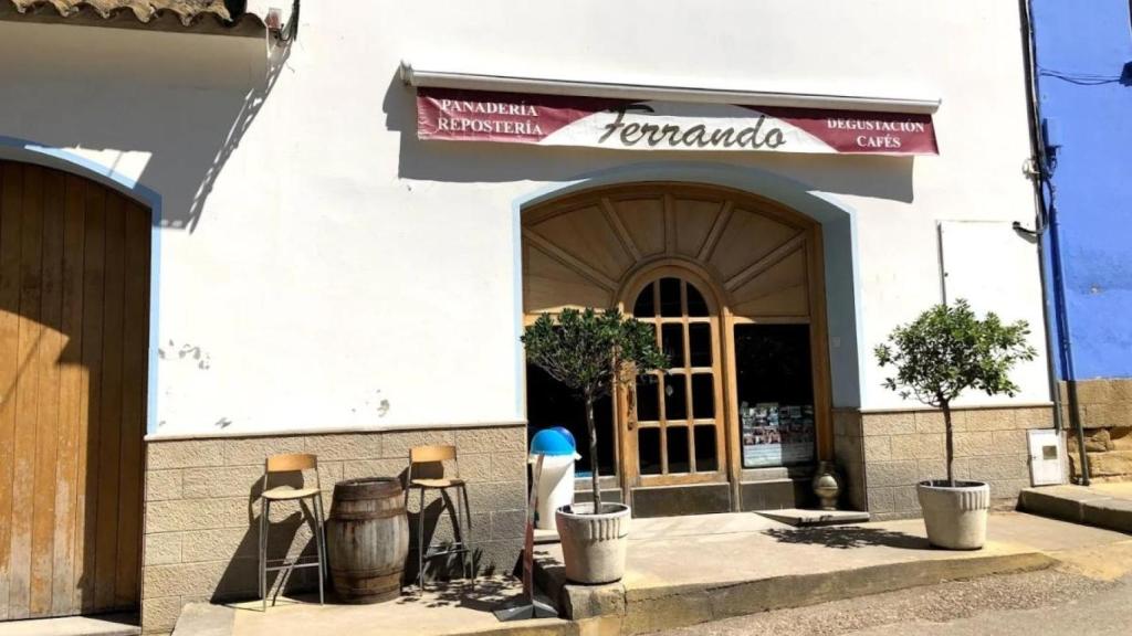 Exterior de la panadería Ferrando, en Siétamo.