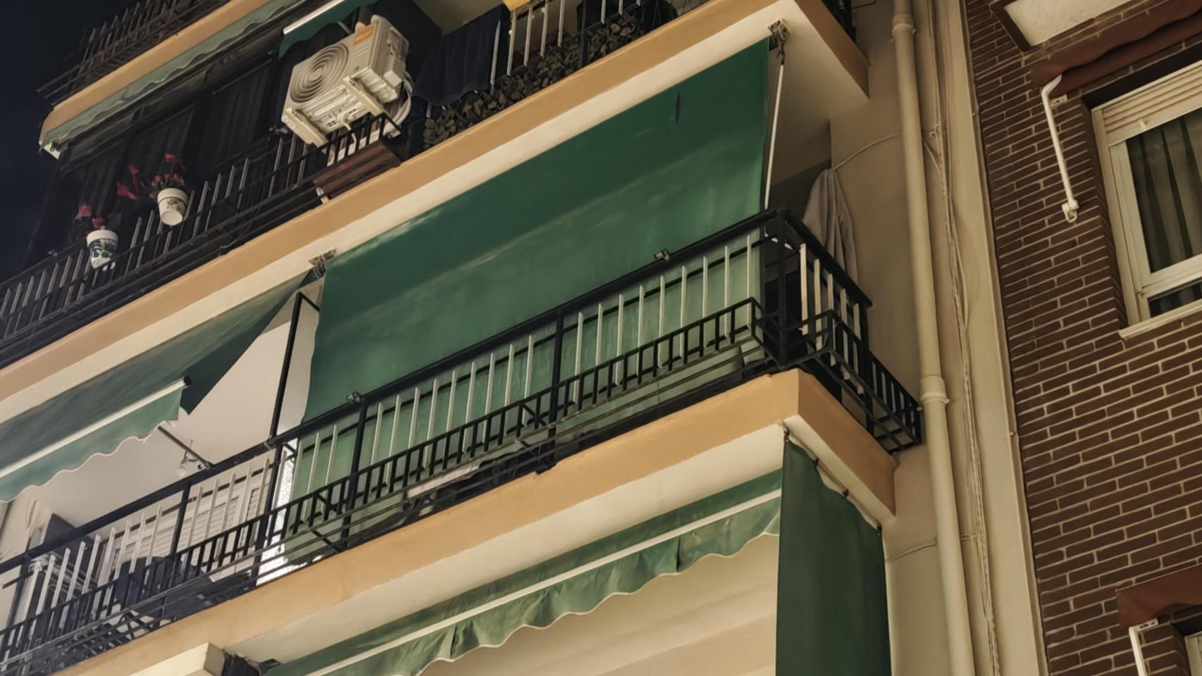 El balcón del edificio en el que se ha producido el crimen este martes.