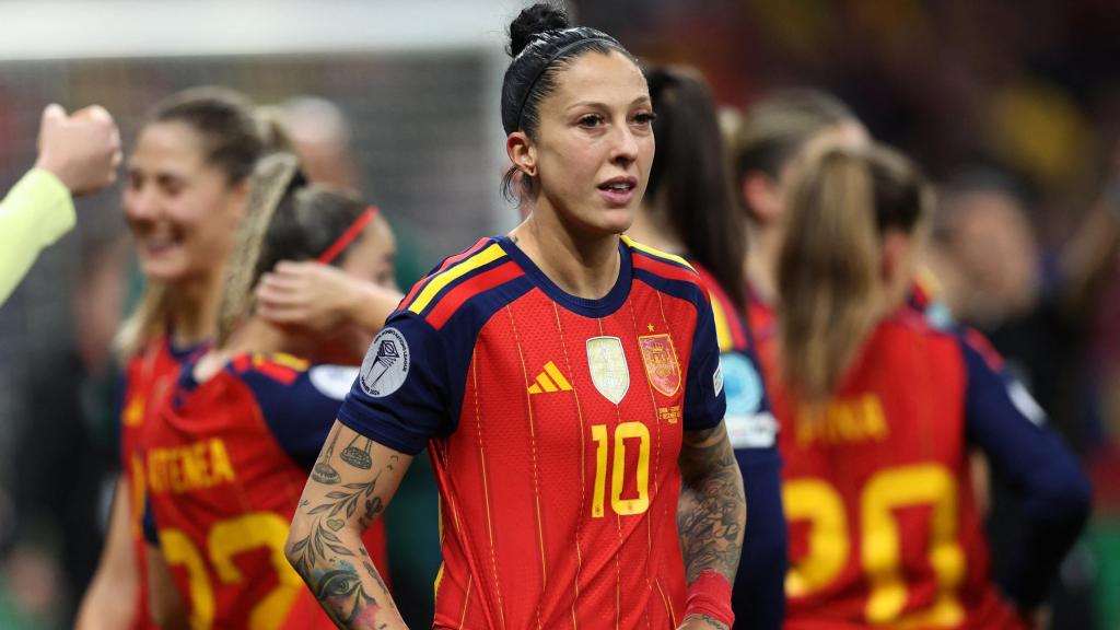 Jennifer Hermoso, emocionada en la celebración de la Nations League femenina 2025