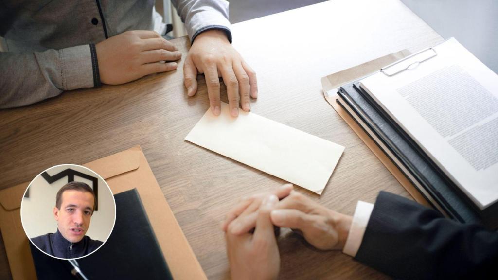 Montaje con una imagen de archivo de un despido y una imagen de Juanma Lorente.