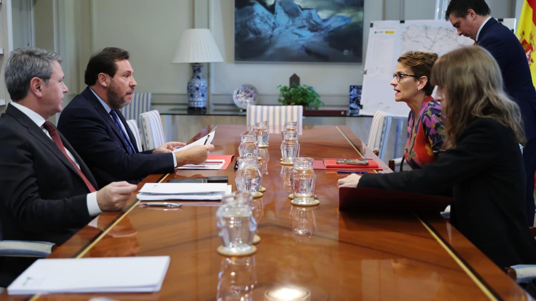 Chivite busca cerrar la crisis en Navarra cesando al responsable que dio contratos a Servinabar mientras protege a su tío