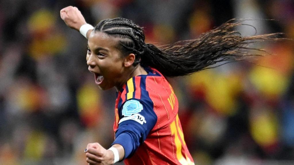 Vicky López celebra un gol en la final de la Nations League femenino