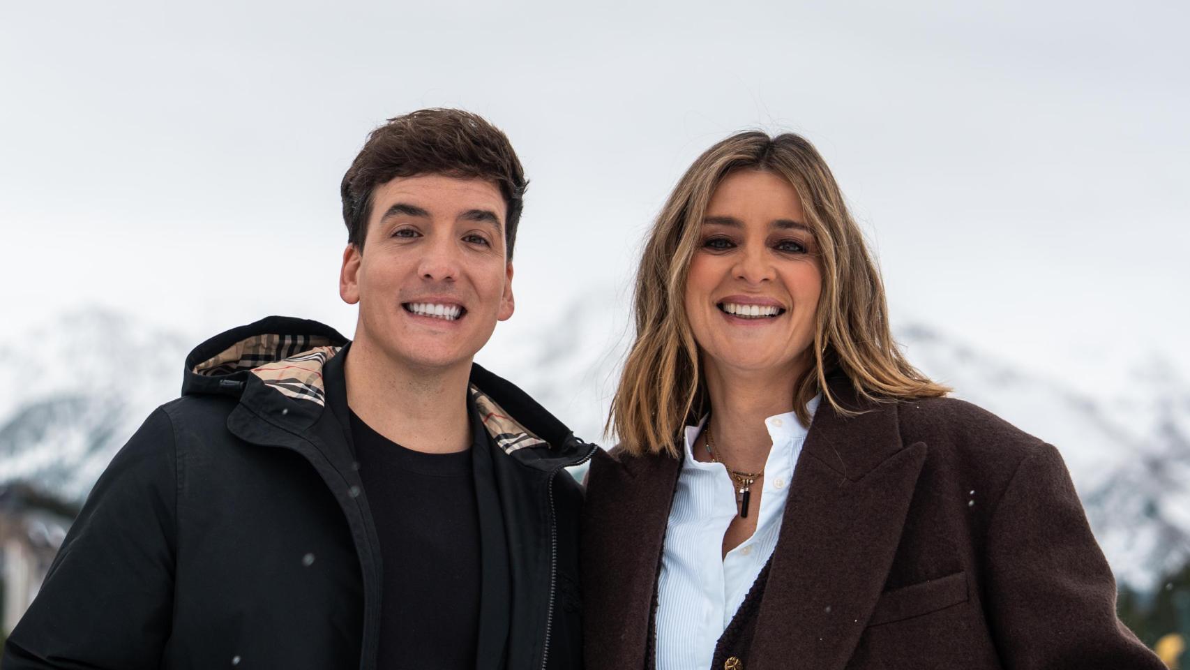 Xuso Jones y Sandra Barneda, en la estación de esquí de Formigal-Panticosa, en Huesca.