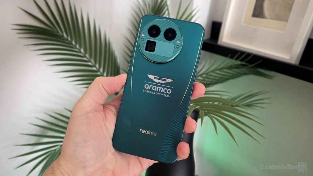 Realme GT8 Pro ARAMCO ASTON MARTIN