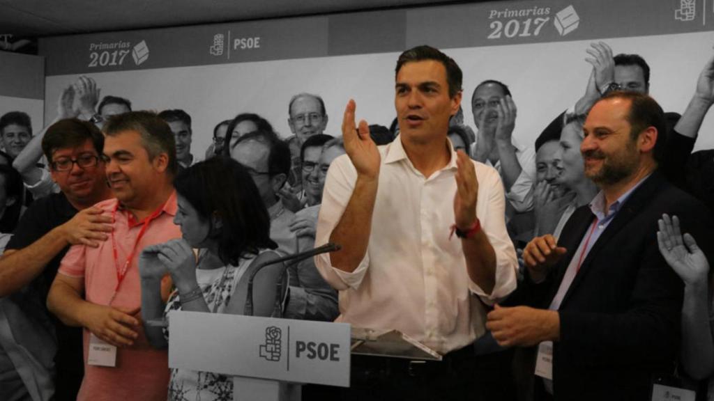 Paco Salazar, Santos Cerdán, Pedro Sánchez y José Luis Ábalos la noche que ganaron las primarias en 2017