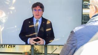 Carles Puigdemont intervenes, via telecommunications, in the Junt leadership meeting with the mayors.