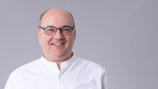 El doctor Simon Feldhaus.