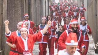 Inscripciones abiertas para participar en la Carrera de Papá Noel Santiago a favor de ASANOG