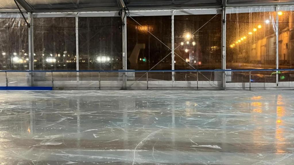 A Coruña volverá tener una pista de hielo estas Navidades en el Muelle de Batería