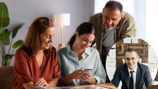 Montaje de Abel Marín con una familia planificando la herencia (Freepik).