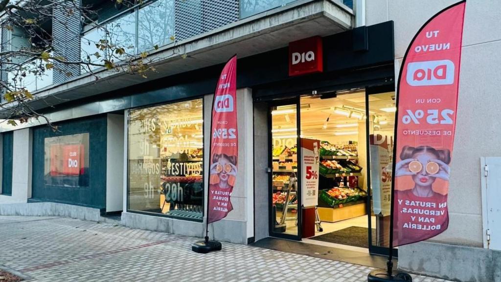 Nuevo Dia en Ávila, ubicado en la calle Banderas de Castilla.