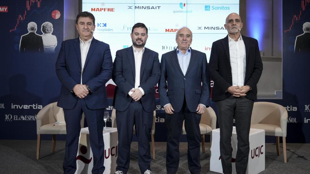 José Luis Martínez Campuzano, portavoz de la Asociación Española de Banca (AEB), Jesús Morales Castro, director global de Desarrollo de Negocio de Servicios Financieros de Minsait (Indra Group) y Alberto Aza, portavoz de CECA.
