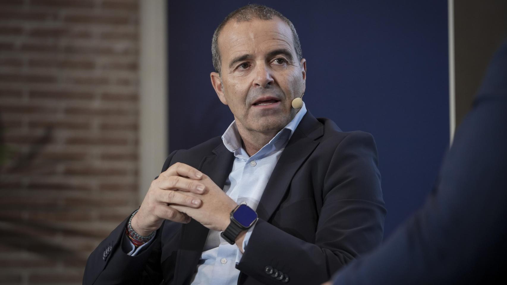 Javier Gómez-Quintero, director comercial de JP Financial, durante su intervención bajo el título 'Inversiones en productos alternativos'; en el III Foro Silver Economy.