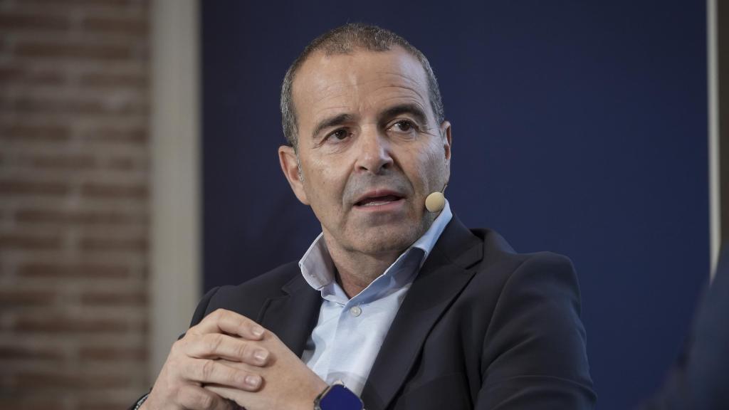 Javier Gómez-Quintero, director comercial de JP Financial, durante su intervención bajo el título 'Inversiones en productos alternativos'; en el III Foro Silver Economy.