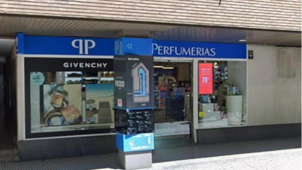 Escaparate de Paco Perfumerías en Zaragoza.