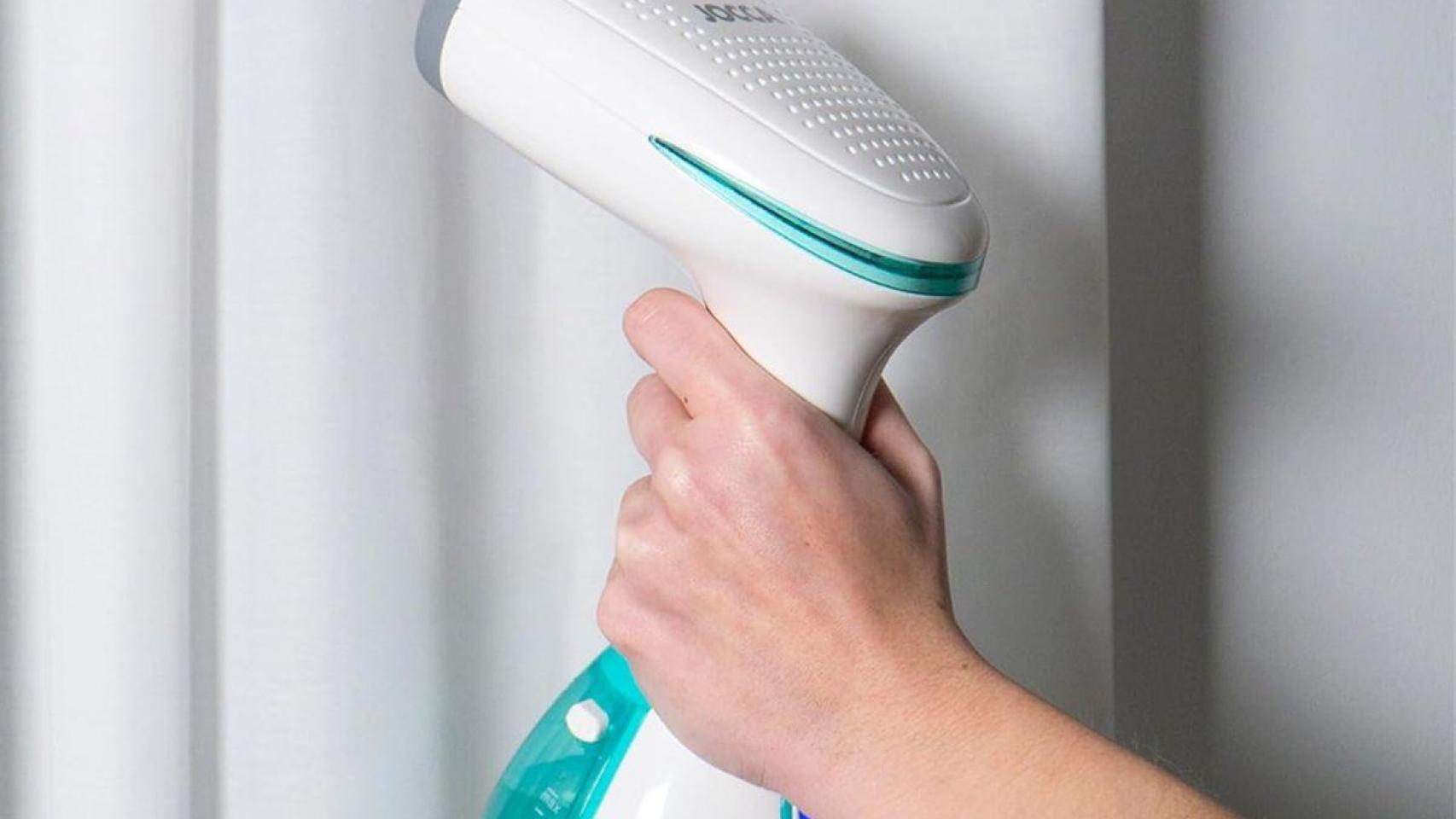 ¿Te vas de viaje esta Navidad? Lleva en la maleta esta plancha vertical para los retoques de última hora