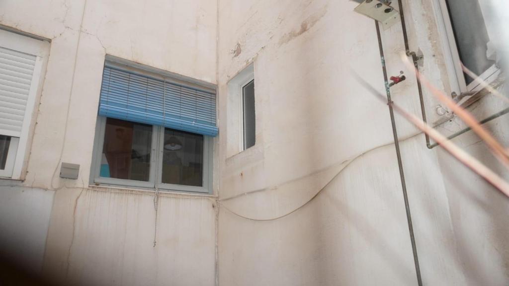 Vistas a la vivienda del matrimonio desde el patio del edificio.