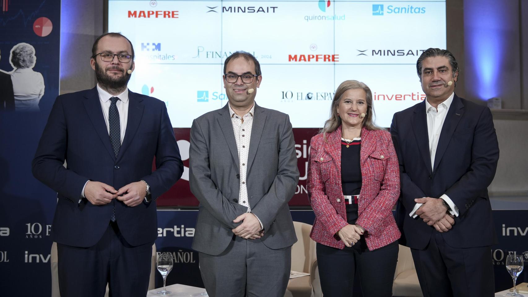David Navarro, subdirector de Empleo, Formación y Emprendimiento de la Cámara de Comercio de España; Alfonso Múñoz, redactor de Tecnología y Telecomunicaciones de EL ESPAÑOL-Invertia; Mariola García Arellano, presidenta de la Comisión de Talento Digital de Ametic; y José de Juan Saboya, presidente de la Asociación Española de la Silver Economy (Aedese) y director general de Silver Economy Group durante el III Foro Silver Economy organizado por EL ESPAÑOL - Invertia.
