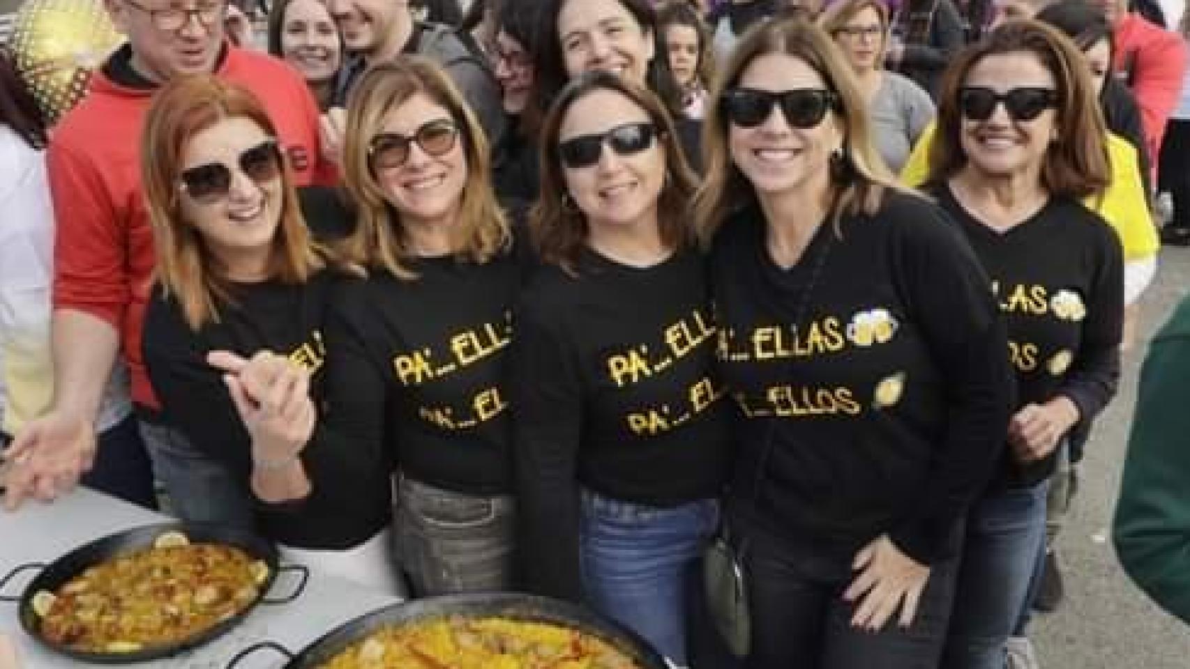 Aurora junto a sus amigas en una anterior edición.