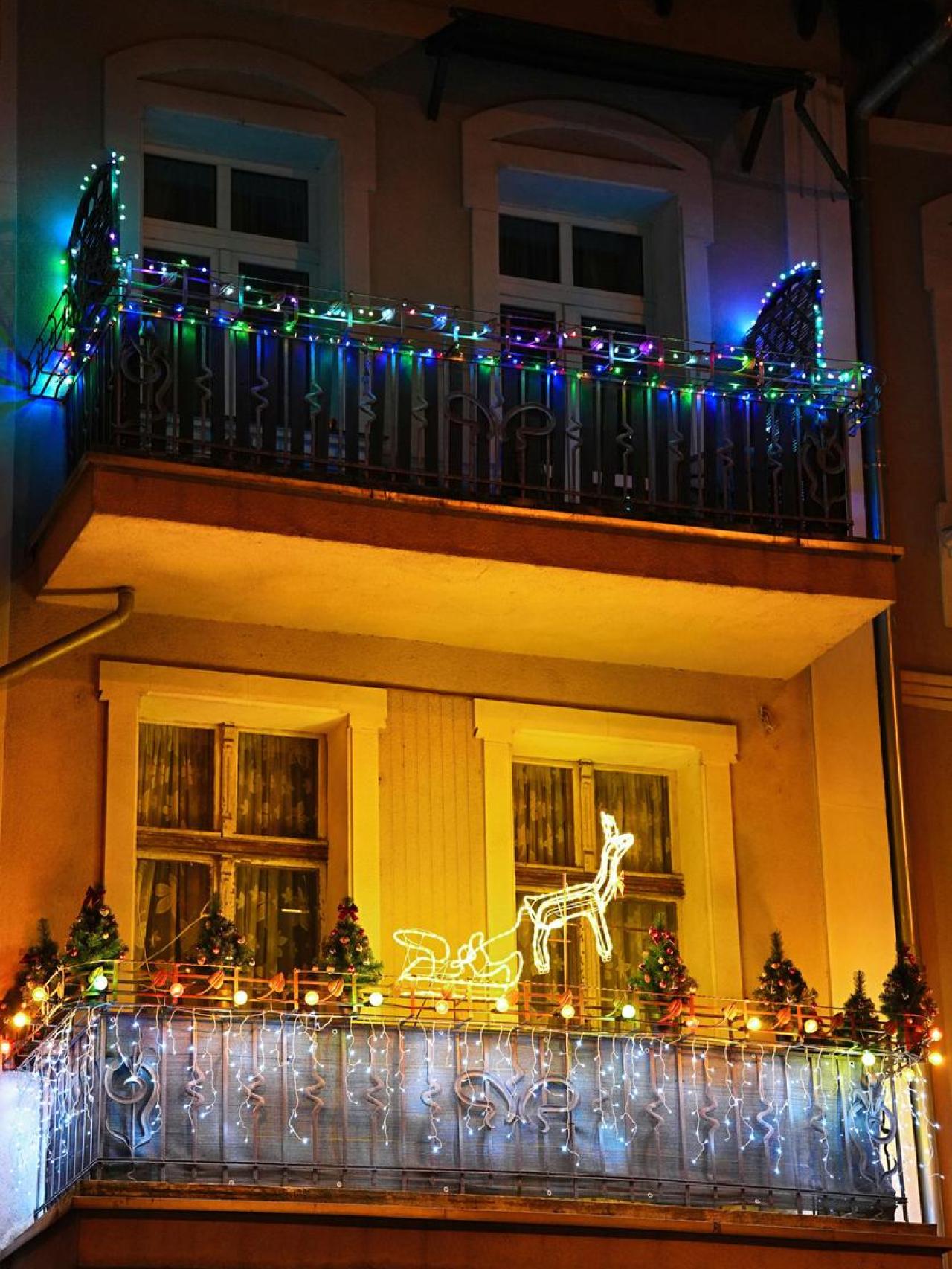 Luces en un balcón.