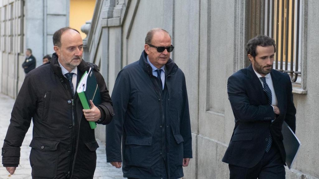 El exdirectivo de Acciona, Justo Vicente Pelegrini (c), a su llegada al Tribunal Supremo.