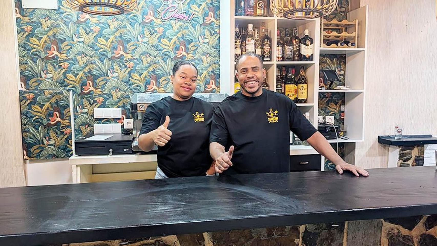 Juan Carlos Horacio Doñe junto a Johanny Solano Belliard en el Sabrosón 1