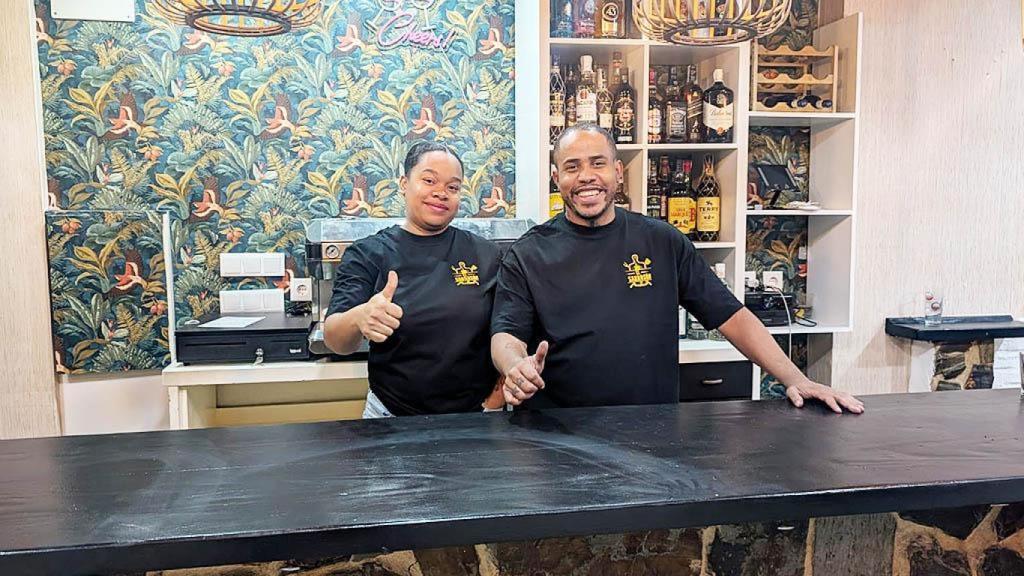 Juan Carlos Horacio Doñe junto a Johanny Solano Belliard en el Sabrosón 1