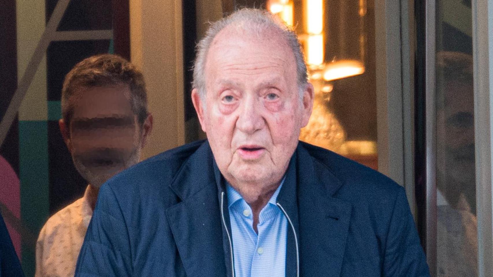 EL rey Juan Carlos sale del restaurante d'Berto el pasado 5 de noviembre.