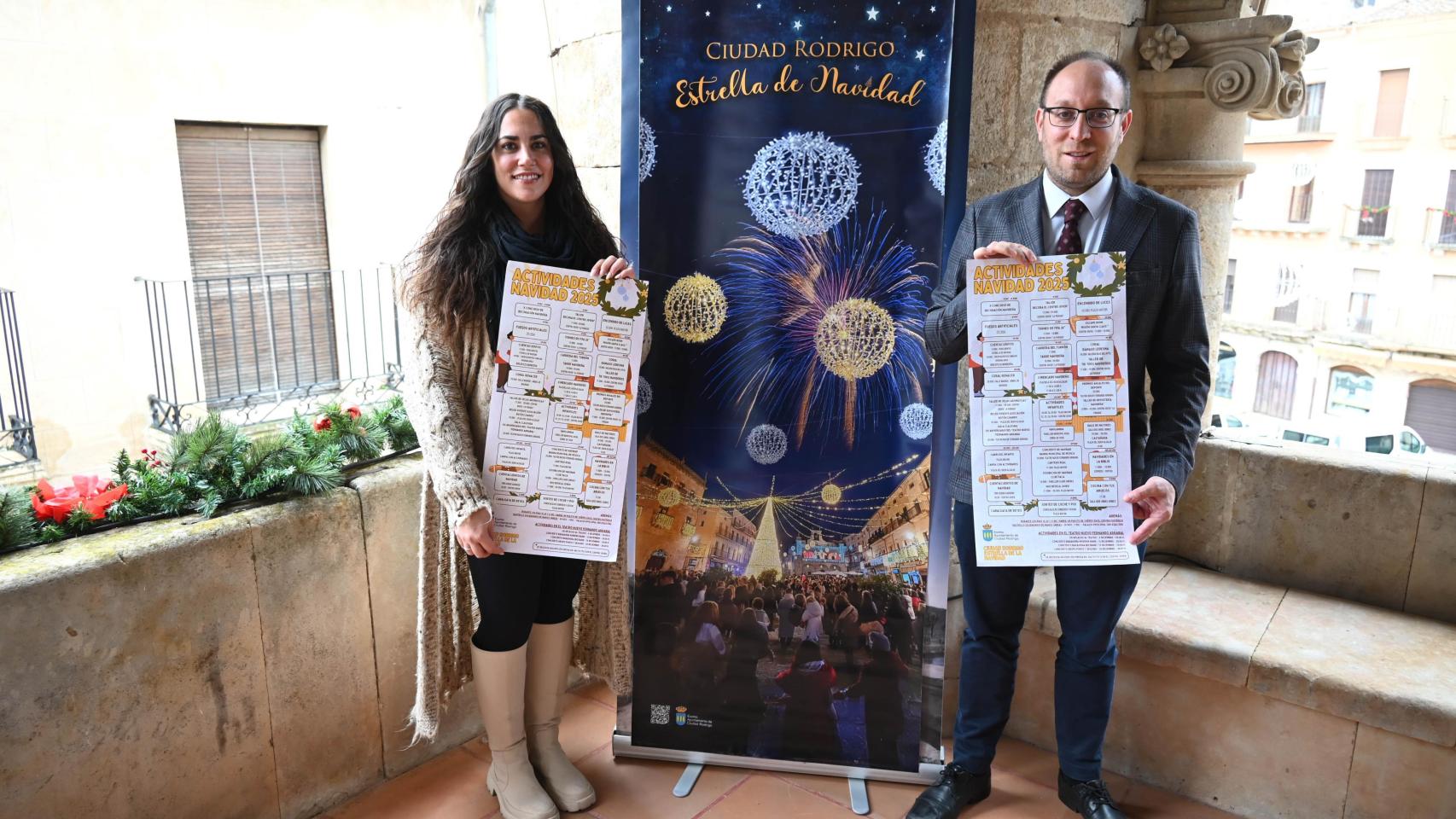 El alcalde, Marcos Iglesias, y la delegada de Comercio, Paola Martín Muñoz, han presentado el programa navideño