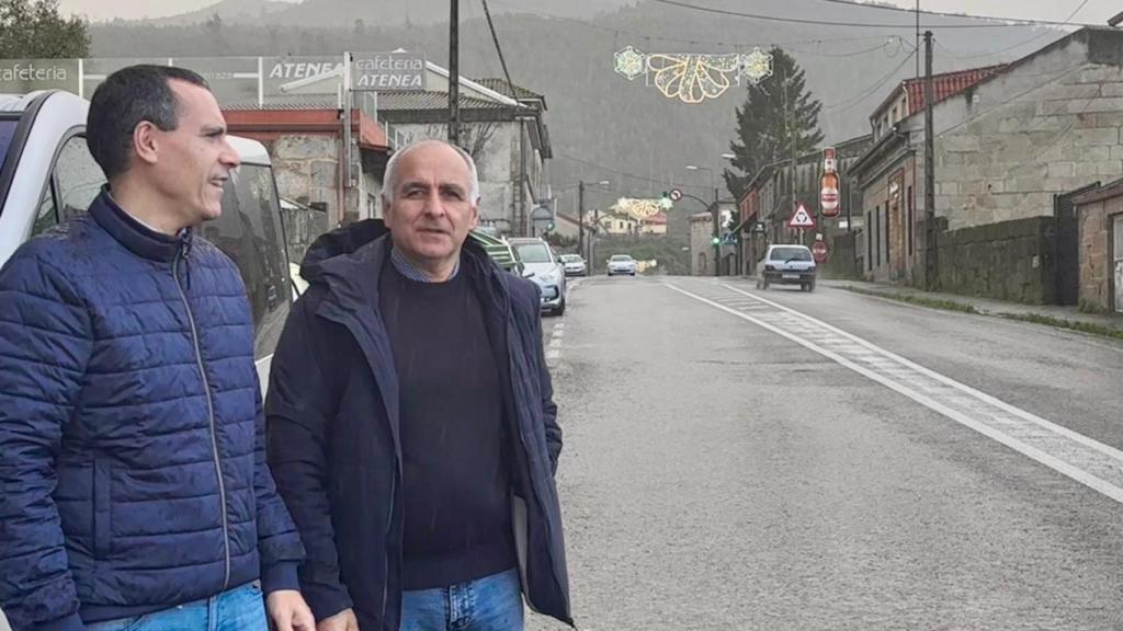 El concejal del PP de Vigo Fernando González Abeijón, en la carretera de Camposancos