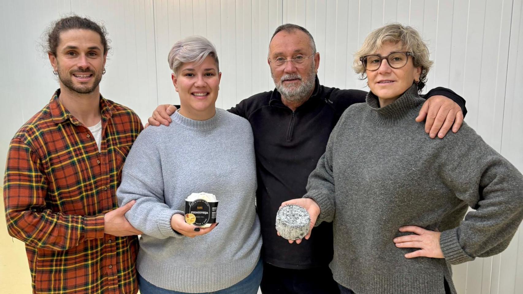 La familia quesera Muñoz. (De izquierda a derecha): Sergio, Ainhoa, Ángel y Pilar.