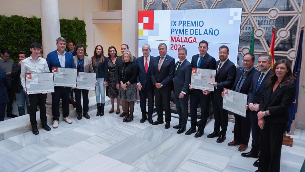 Fotografía de todos los premiados, autoridades y miembros del jurado.