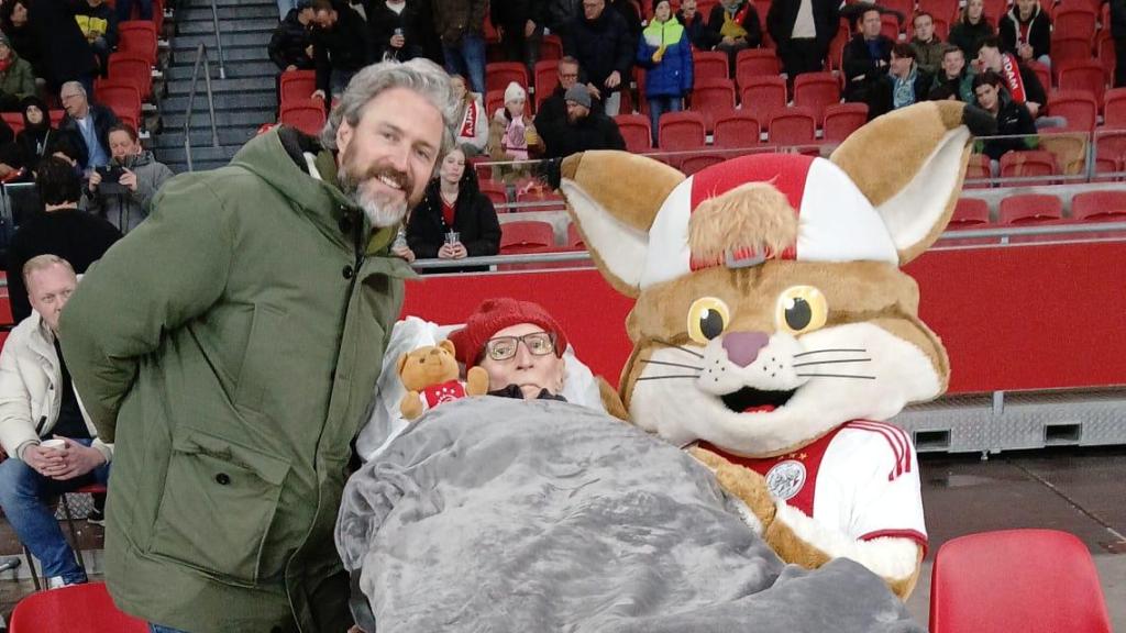 Peter, el aficionado del Ajax enfermo terminal.