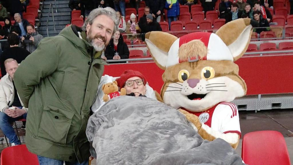 Peter, el aficionado del Ajax enfermo terminal.