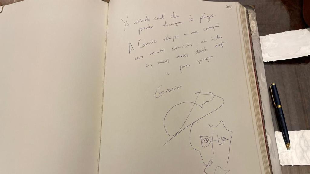 Imagen de la firma de Xoel López en el libro de honor.