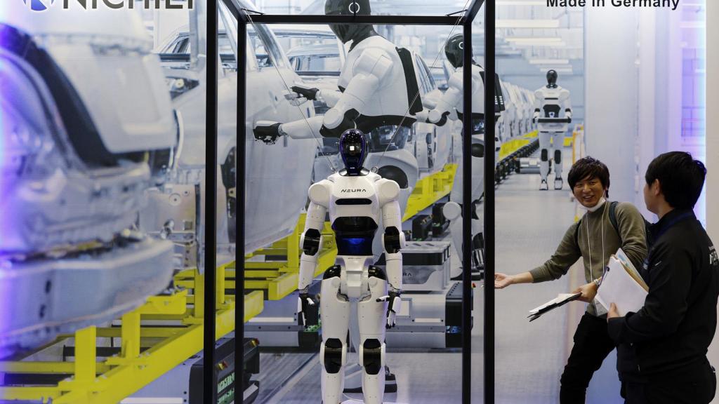 Robot humanoide en la iREX 2025.
